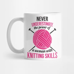 Never underestimate the power of a woman with knitting skills (black) Mug